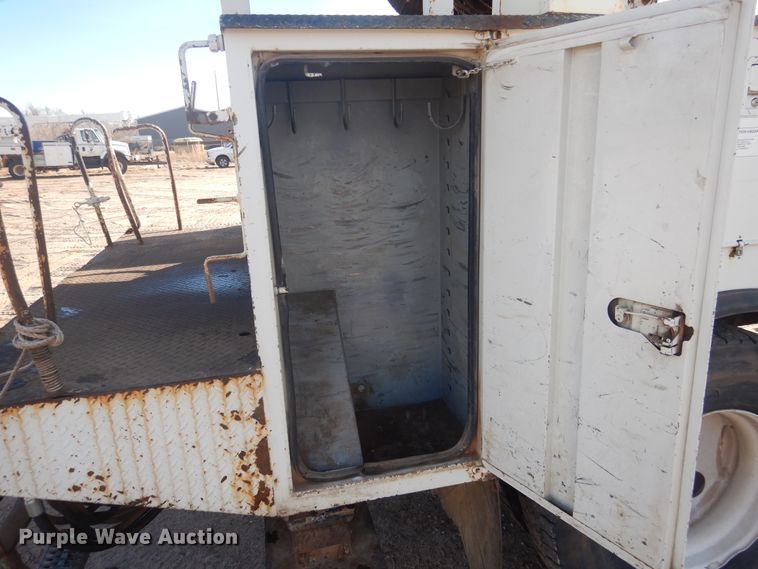 image for item DJ4906 2007 International 4300  bucket truck