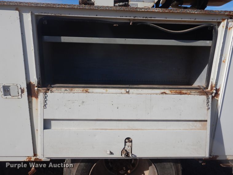 image for item DJ4906 2007 International 4300  bucket truck