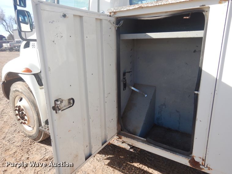 image for item DJ4906 2007 International 4300  bucket truck