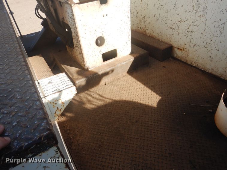 image for item DJ4906 2007 International 4300  bucket truck