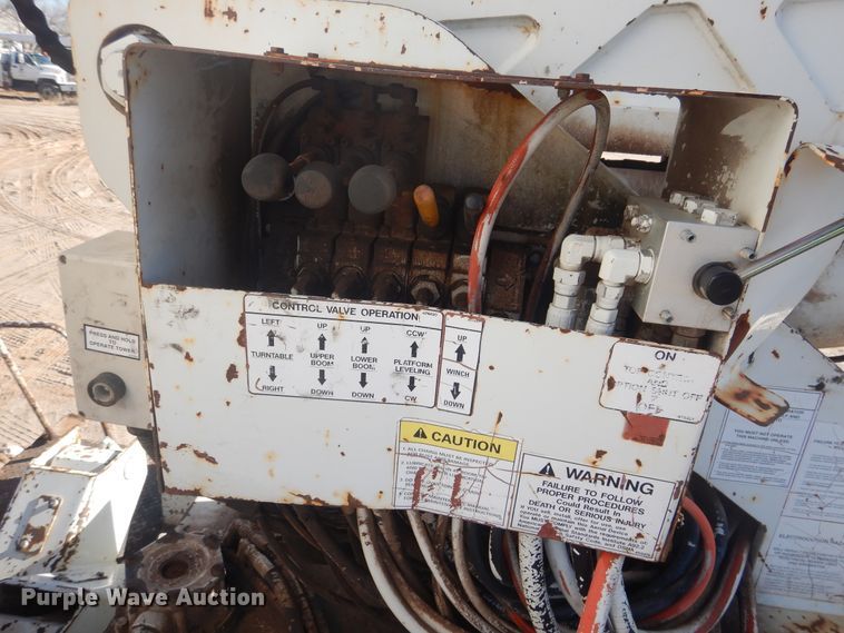 image for item DJ4906 2007 International 4300  bucket truck