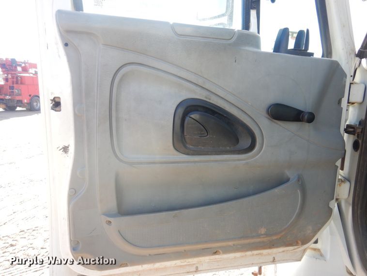 image for item DJ4906 2007 International 4300  bucket truck