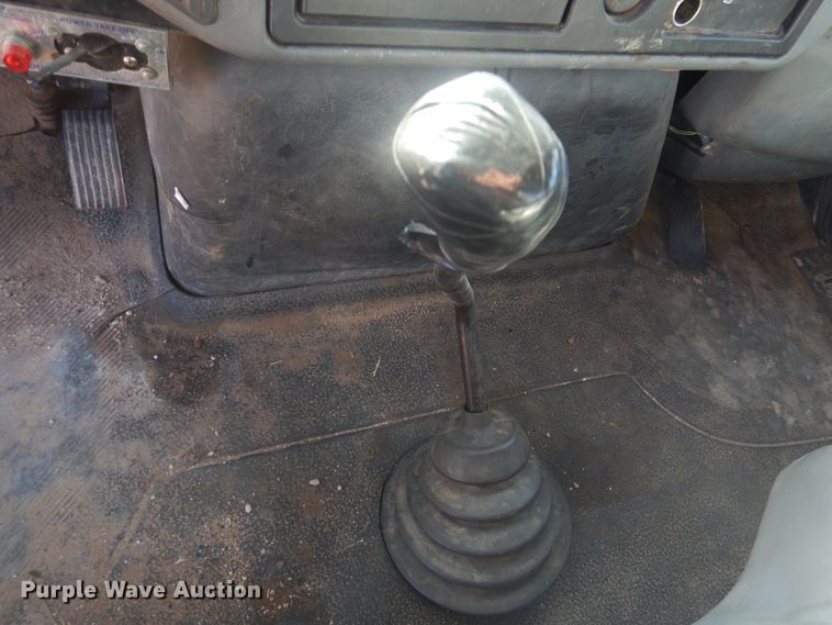 image for item DJ4906 2007 International 4300  bucket truck