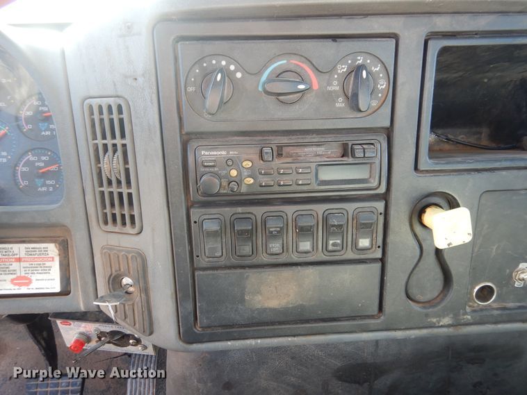 image for item DJ4906 2007 International 4300  bucket truck