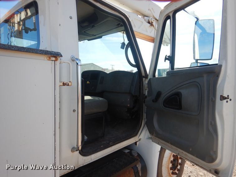 image for item DJ4906 2007 International 4300  bucket truck