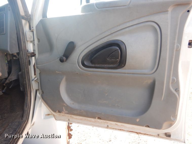 image for item DJ4906 2007 International 4300  bucket truck