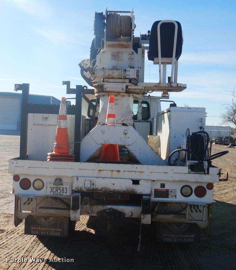 image for item DJ4907 2005 International 4300  pressure digger derrick truck