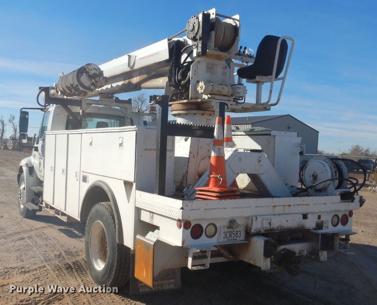 image for item DJ4907 2005 International 4300  pressure digger derrick truck