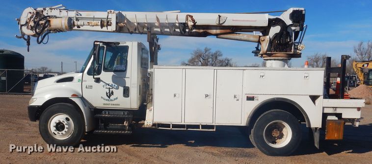 image for item DJ4907 2005 International 4300  pressure digger derrick truck