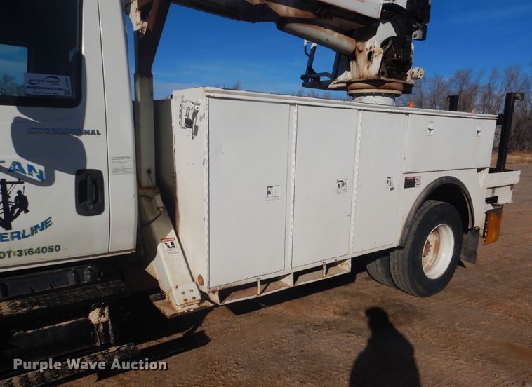 image for item DJ4907 2005 International 4300  pressure digger derrick truck