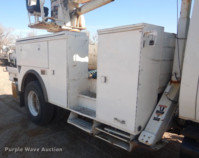 image for item DJ4907 2005 International 4300  pressure digger derrick truck