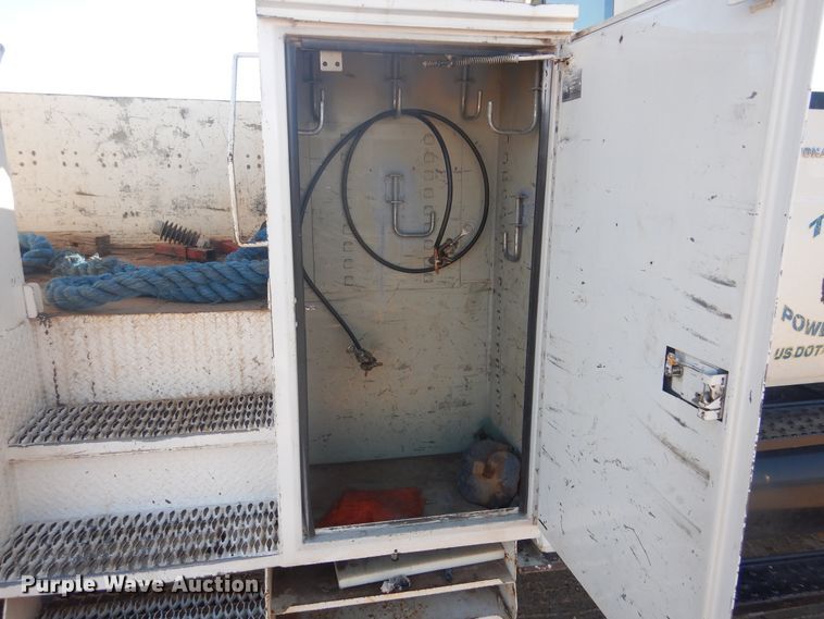 image for item DJ4907 2005 International 4300  pressure digger derrick truck