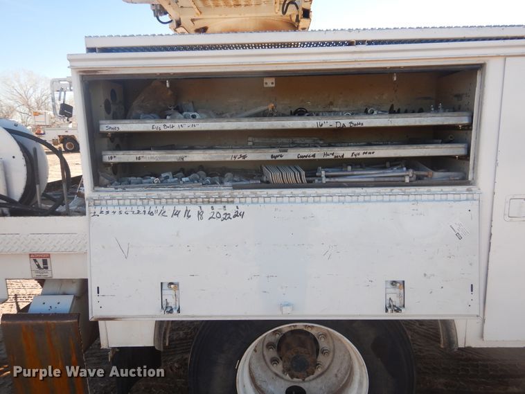 image for item DJ4907 2005 International 4300  pressure digger derrick truck