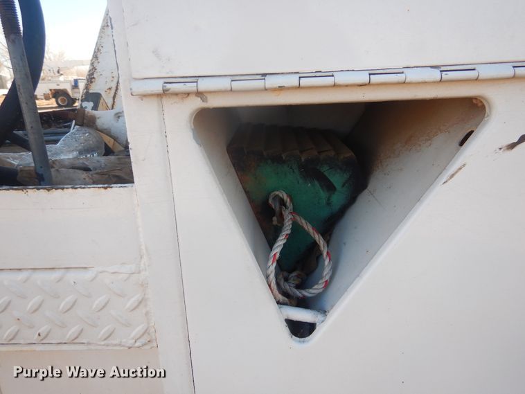 image for item DJ4907 2005 International 4300  pressure digger derrick truck