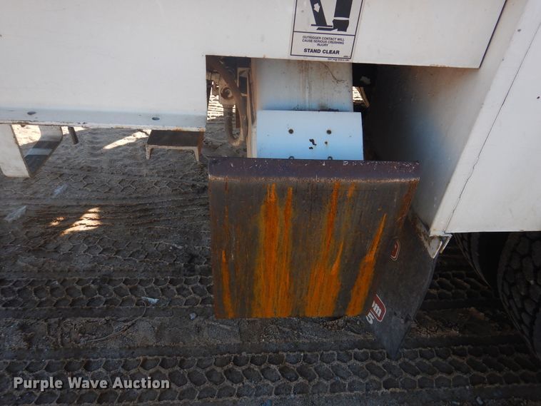 image for item DJ4907 2005 International 4300  pressure digger derrick truck