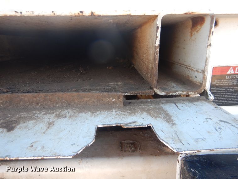 image for item DJ4907 2005 International 4300  pressure digger derrick truck