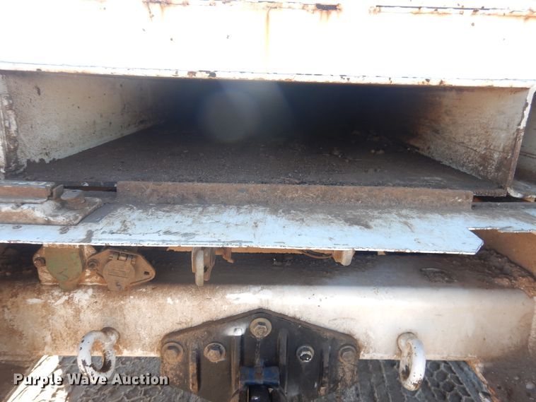 image for item DJ4907 2005 International 4300  pressure digger derrick truck