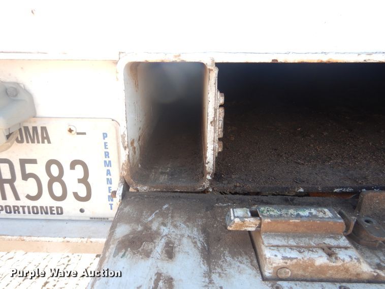 image for item DJ4907 2005 International 4300  pressure digger derrick truck