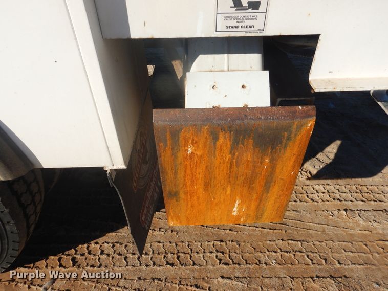 image for item DJ4907 2005 International 4300  pressure digger derrick truck