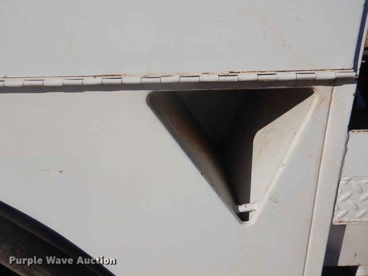 image for item DJ4907 2005 International 4300  pressure digger derrick truck