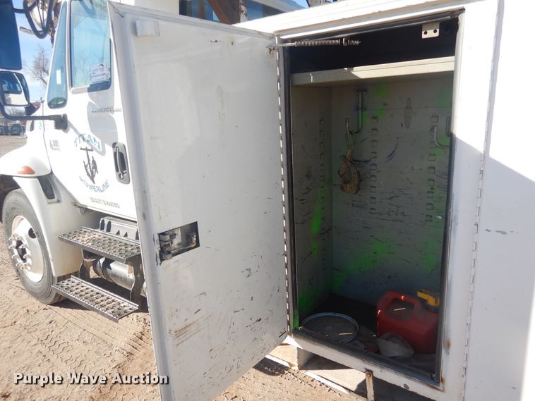 image for item DJ4907 2005 International 4300  pressure digger derrick truck