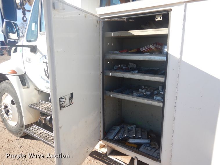 image for item DJ4907 2005 International 4300  pressure digger derrick truck