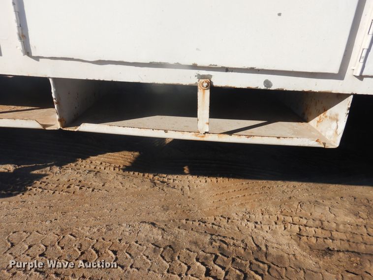 image for item DJ4907 2005 International 4300  pressure digger derrick truck