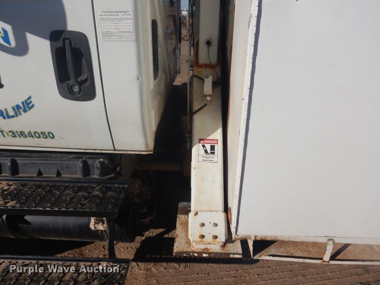 image for item DJ4907 2005 International 4300  pressure digger derrick truck