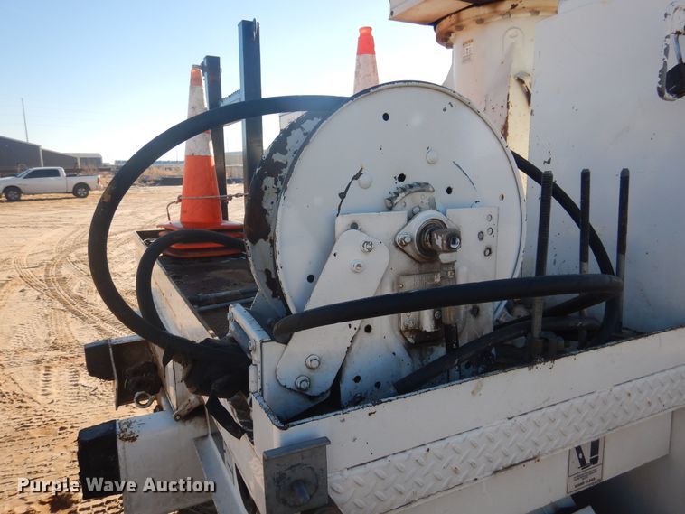 image for item DJ4907 2005 International 4300  pressure digger derrick truck