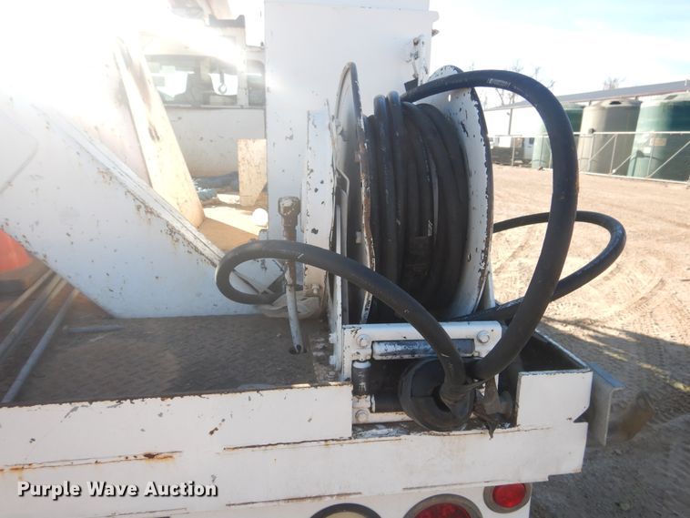 image for item DJ4907 2005 International 4300  pressure digger derrick truck