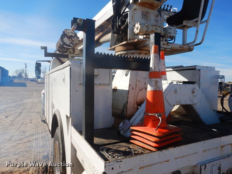 image for item DJ4907 2005 International 4300  pressure digger derrick truck
