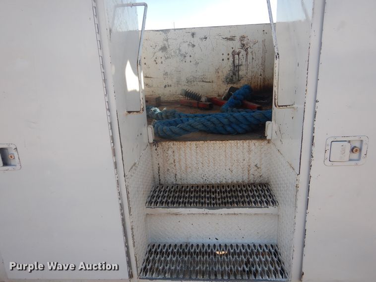 image for item DJ4907 2005 International 4300  pressure digger derrick truck