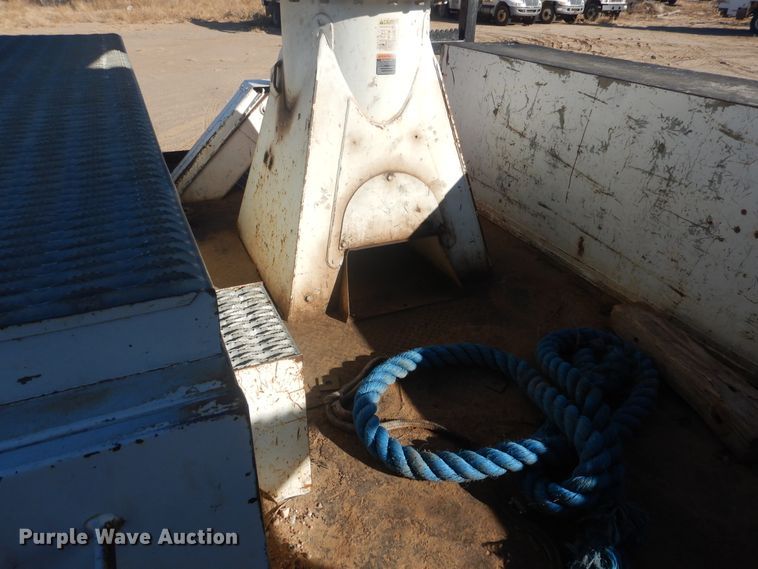 image for item DJ4907 2005 International 4300  pressure digger derrick truck