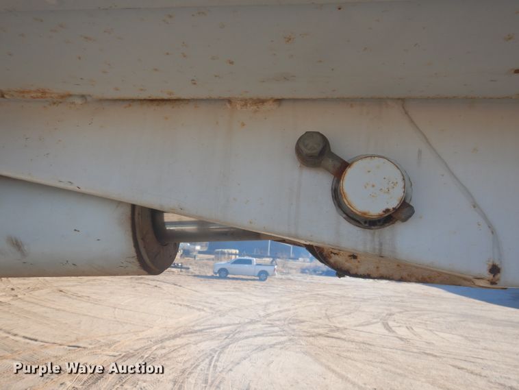 image for item DJ4907 2005 International 4300  pressure digger derrick truck