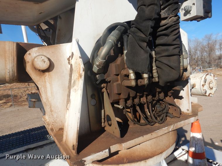 image for item DJ4907 2005 International 4300  pressure digger derrick truck