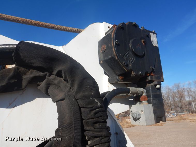 image for item DJ4907 2005 International 4300  pressure digger derrick truck