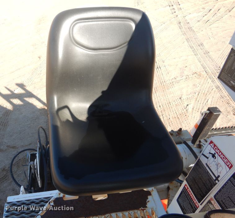 image for item DJ4907 2005 International 4300  pressure digger derrick truck