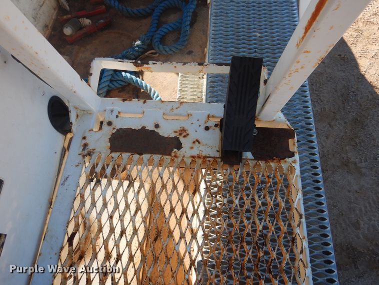 image for item DJ4907 2005 International 4300  pressure digger derrick truck