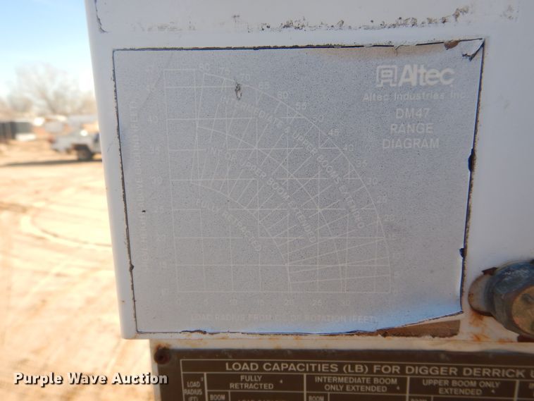 image for item DJ4907 2005 International 4300  pressure digger derrick truck