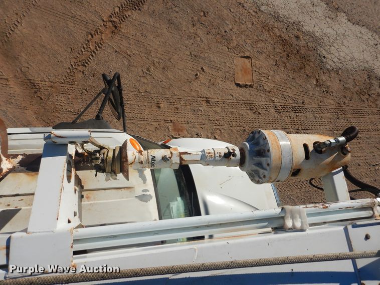 image for item DJ4907 2005 International 4300  pressure digger derrick truck