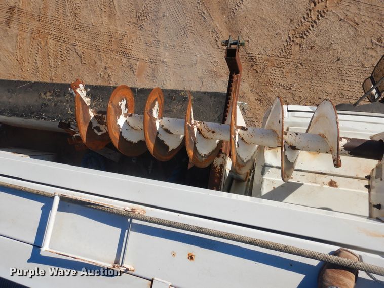 image for item DJ4907 2005 International 4300  pressure digger derrick truck