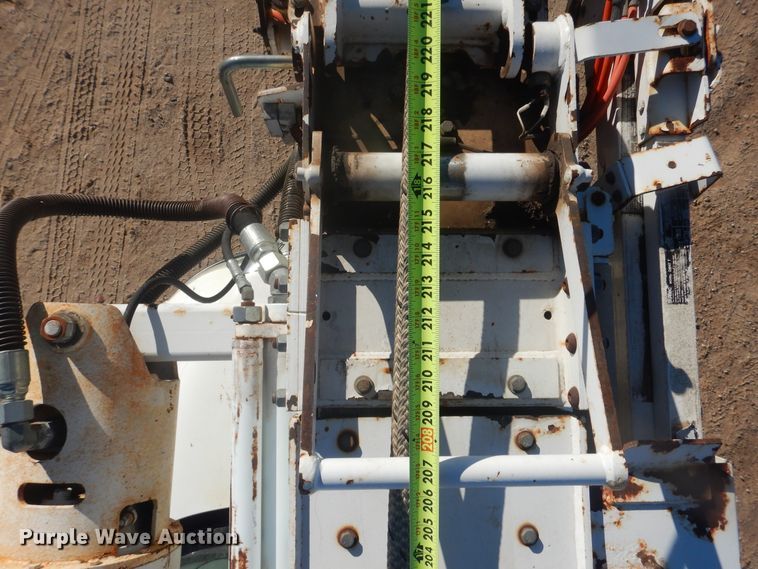 image for item DJ4907 2005 International 4300  pressure digger derrick truck