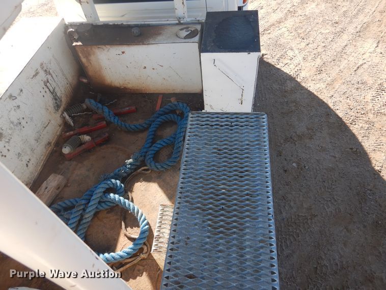 image for item DJ4907 2005 International 4300  pressure digger derrick truck