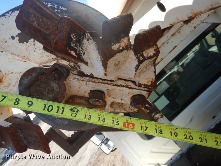 image for item DJ4907 2005 International 4300  pressure digger derrick truck