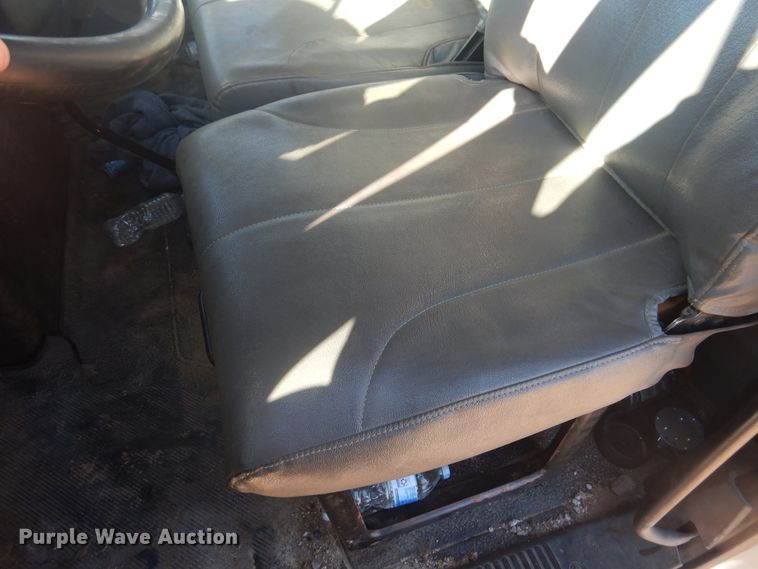 image for item DJ4907 2005 International 4300  pressure digger derrick truck