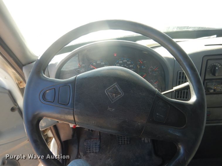 image for item DJ4907 2005 International 4300  pressure digger derrick truck