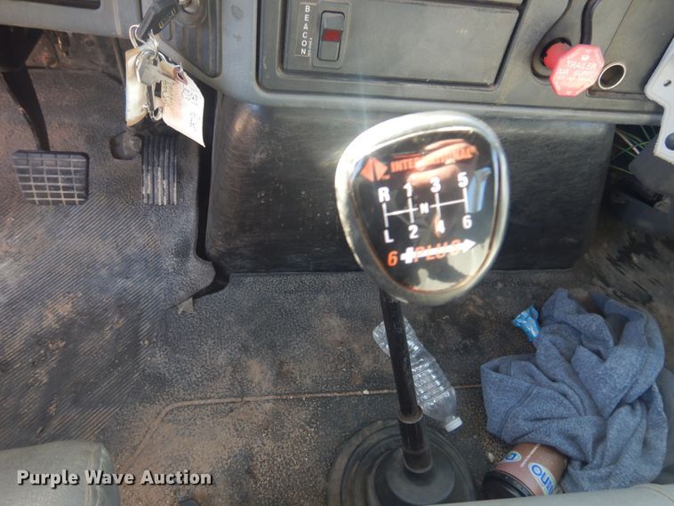 image for item DJ4907 2005 International 4300  pressure digger derrick truck