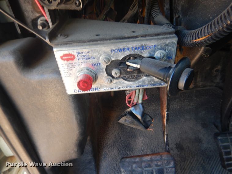 image for item DJ4907 2005 International 4300  pressure digger derrick truck