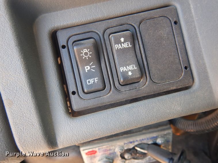 image for item DJ4907 2005 International 4300  pressure digger derrick truck