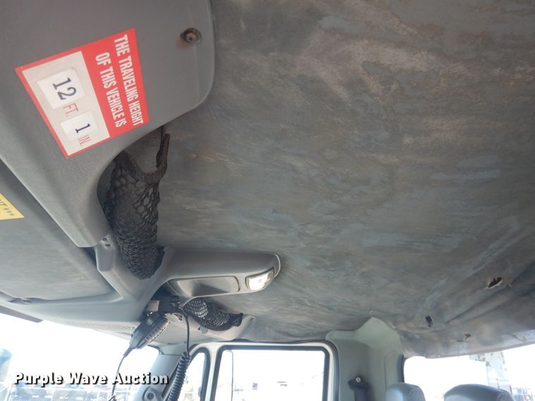 image for item DJ4907 2005 International 4300  pressure digger derrick truck